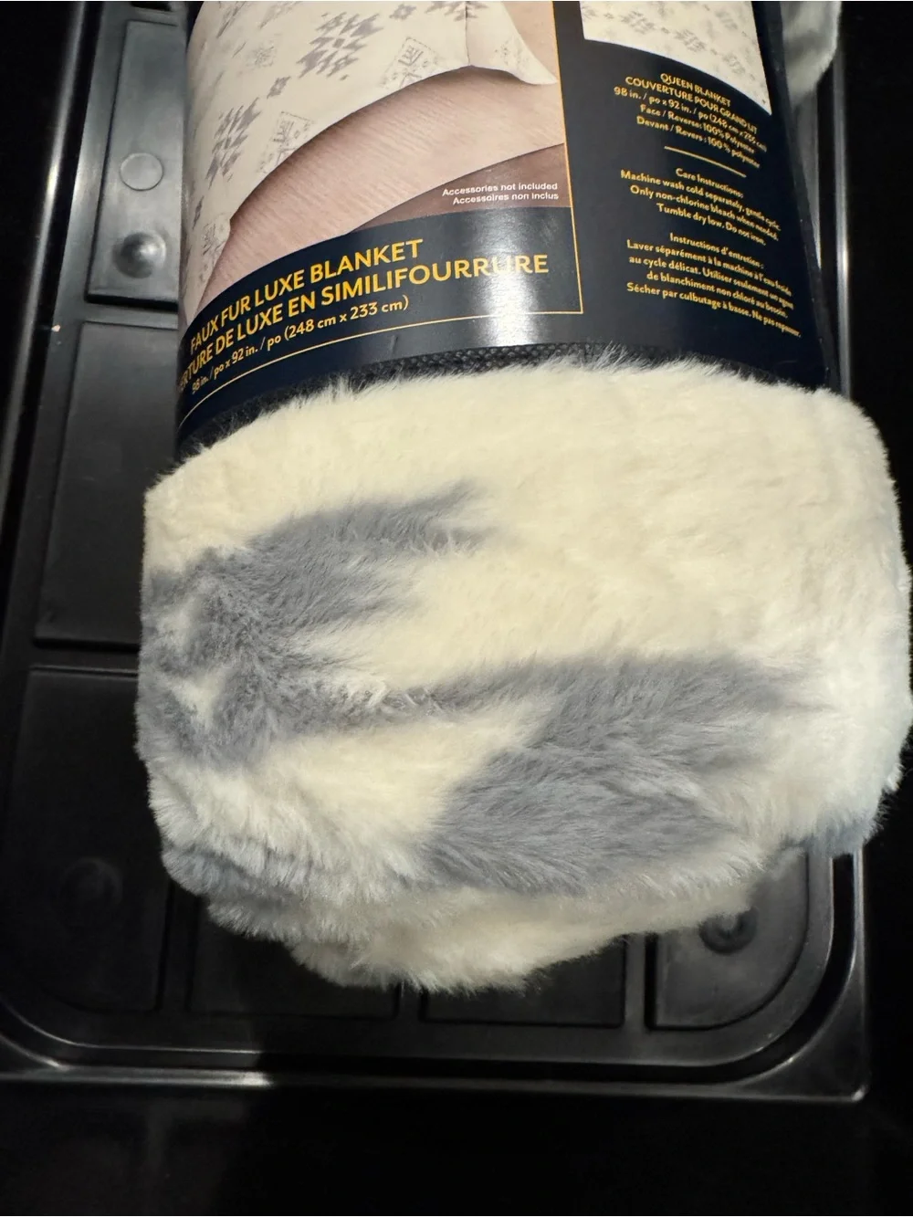 Pendleton Faux Fur Throw Blanket in White and Gray Queen size/NEW